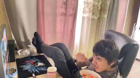 Snapshot of vialeras chatting on 09.22.25 vialeras online show from 09.22.25