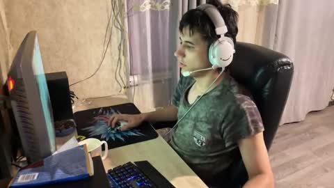 Snapshot of vialeras chatting on 09.23.25 vialeras online show from 09.23.25