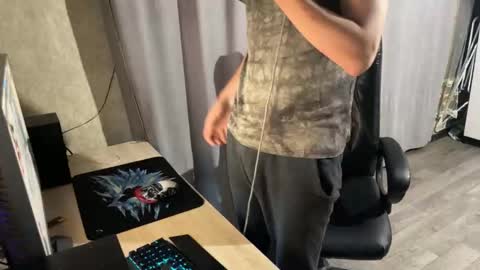 Snapshot of vialeras chatting on 09.24.25 vialeras online show from 09.24.25