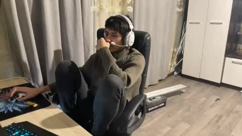 Snapshot of vialeras chatting on 09.30.25 vialeras online show from 09.30.25