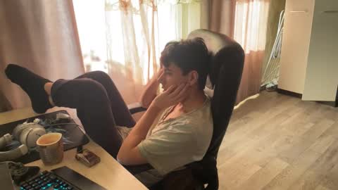 Snapshot of vialeras chatting on 10.14.25 vialeras online show from 10.14.25