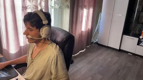 Snapshot of vialeras chatting on 10.17.25 vialeras online show from 10.17.25