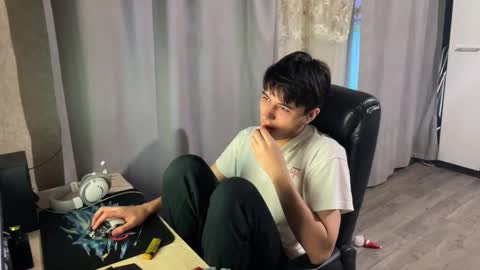 Snapshot of vialeras chatting on 10.23.25 vialeras online show from 10.23.25