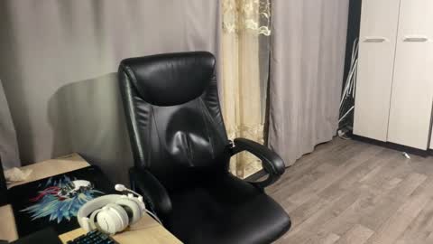 Snapshot of vialeras chatting on 10.26.25 vialeras online show from 10.26.25