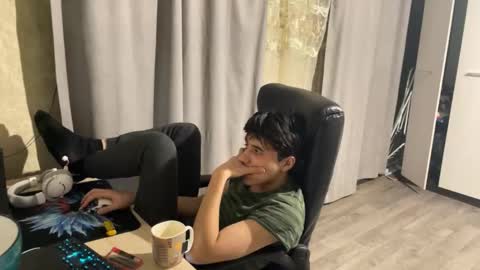 Snapshot of vialeras chatting on 10.27.25 vialeras online show from 10.27.25