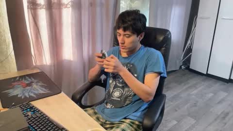 Snapshot of vialeras chatting on 10.31.25 vialeras online show from 10.31.25