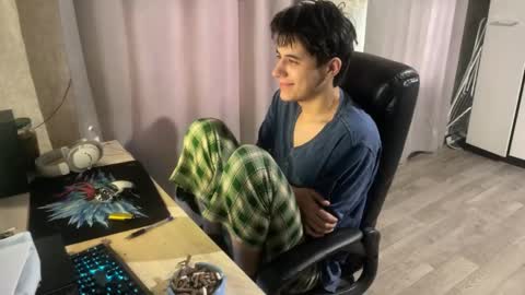 Snapshot of vialeras chatting on 11.03.25 vialeras online show from 11.03.25