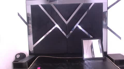 Snapshot of vicent_bronk chatting on 12.22.24 Vicent online show from 12.22.24