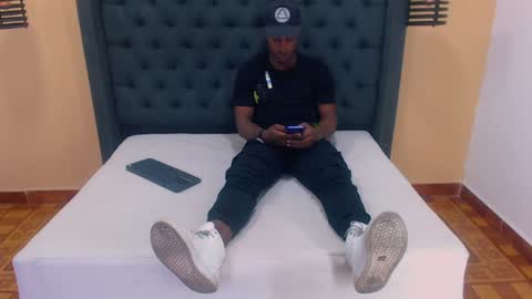 Snapshot of vicent_bronk chatting on 12.29.24 Vicent online show from 12.29.24