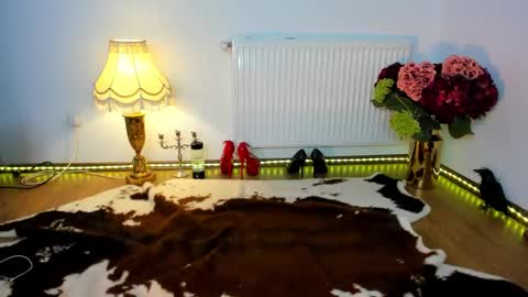 ViciousQueenu can call me Laura online show from 01.28.25