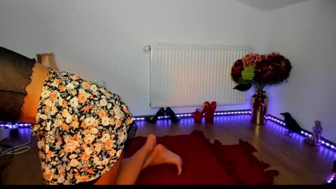 Snapshot of viciousqueen chatting on 11.04.25 ViciousQueenu can call me Laura online show from 11.04.25