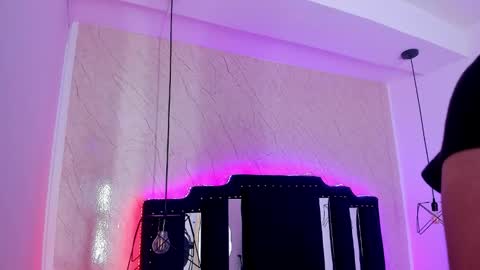 Snapshot of vick_daves chatting on 10.24.25 vick_daves online show from 10.24.25