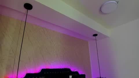 Snapshot of vick_daves chatting on 10.30.25 vick_daves online show from 10.30.25