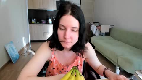 Snapshot of vickie_winters chatting on 10.17.25 Victoria online show from 10.17.25