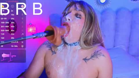 Snapshot of vicky_hot_x chatting on 10.14.25 online show from 10.14.25