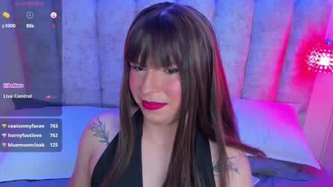 Snapshot of vicky_hot_x chatting on 10.19.25 online show from 10.19.25