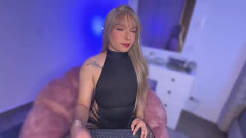 Snapshot of vicky_hot_x chatting on 06.19.26 online show from 06.19.26