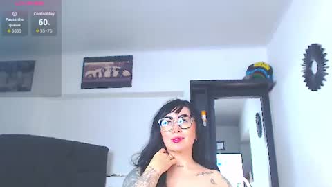 Snapshot of vicky_hotmilf chatting on 06.14.26 Vicky online show from 06.14.26