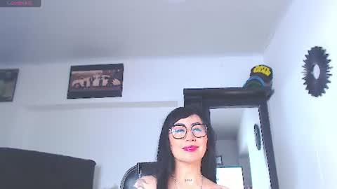 Snapshot of vicky_hotmilf chatting on 06.30.26 Vicky online show from 06.30.26