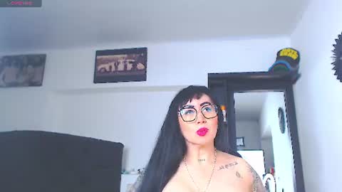 Snapshot of vicky_hotmilf chatting on 07.03.26 Vicky online show from 07.03.26