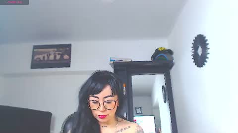 Snapshot of vicky_hotmilf chatting on 07.08.26 Vicky online show from 07.08.26