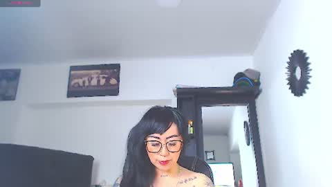 Snapshot of vicky_hotmilf chatting on 07.13.26 Vicky online show from 07.13.26