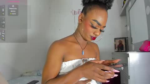 vicky manuela online show from 12.19.25