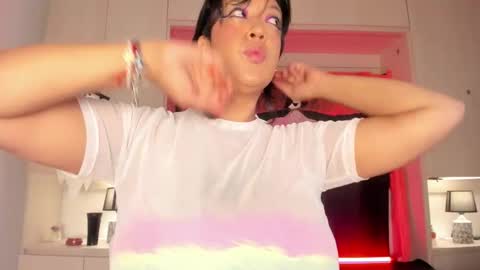 Snapshot of vicky_ruiz chatting on 10.26.25 V I C K Y online show from 10.26.25