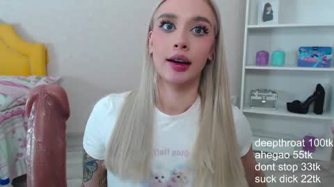 Snapshot of vickyfuckingdoll chatting on 02.19.25 vickyfuckingdoll online show from 02.19.25