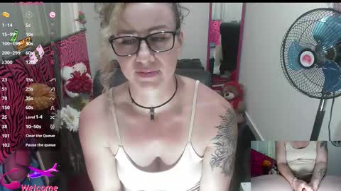 Snapshot of vickysexyx chatting on 10.03.25 Valentina online show from 10.03.25