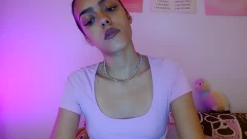 Snapshot of vickyyyx chatting on 10.05.25 Goddess Victory online show from 10.05.25