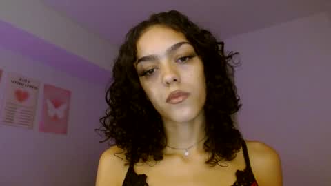 Snapshot of vickyyyx chatting on 11.05.25 Goddess Victory online show from 11.05.25