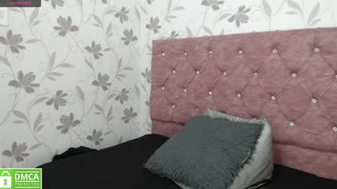 Snapshot of victoria017 chatting on 12.23.24 Victoria online show from 12.23.24