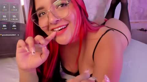 Snapshot of victoria18x chatting on 09.23.25 Victoria online show from 09.23.25