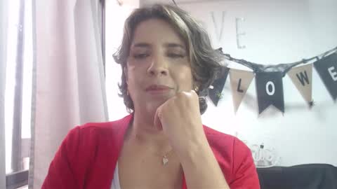 Snapshot of victoria25_meester chatting on 10.19.25 Hi guys Im victoria Be the one who can control me in PVT online show from 10.19.25