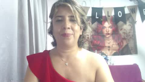 Snapshot of victoria25_meester chatting on 10.27.25 Hi guys Im victoria Be the one who can control me in PVT online show from 10.27.25