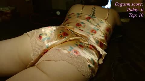 Snapshot of victoria97 chatting on 11.10.25 Victoria97 online show from 11.10.25