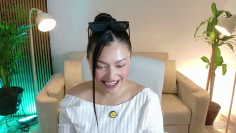 Snapshot of victoria___moon chatting on 01.07.26 victoria online show from 01.07.26