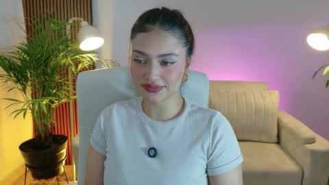Snapshot of victoria___moon chatting on 05.05.26 victoria online show from 05.05.26