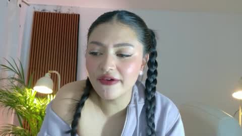 Snapshot of victoria___moon chatting on 05.11.26 victoria online show from 05.11.26