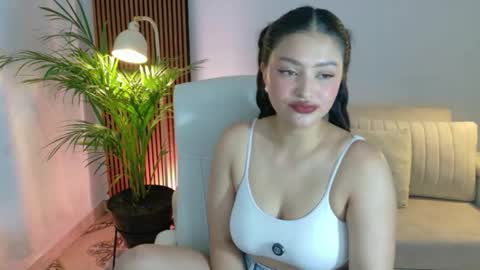 Snapshot of victoria___moon chatting on 05.11.26 victoria online show from 05.11.26