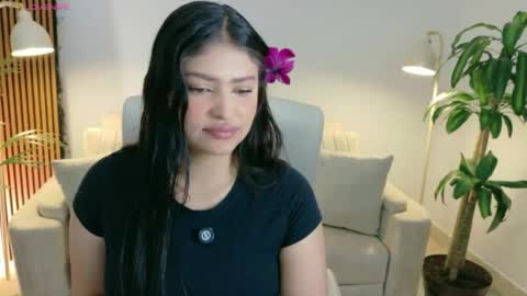 Snapshot of victoria___moon chatting on 05.31.26 victoria online show from 05.31.26
