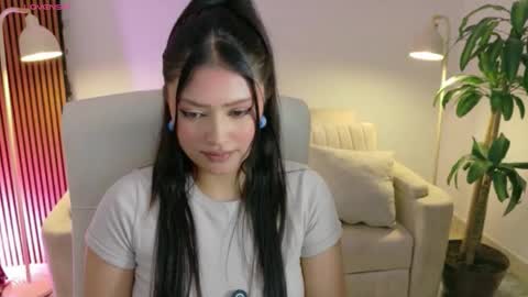 Snapshot of victoria___moon chatting on 06.02.26 victoria online show from 06.02.26