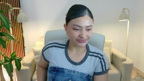 Snapshot of victoria___moon chatting on 06.04.26 victoria online show from 06.04.26