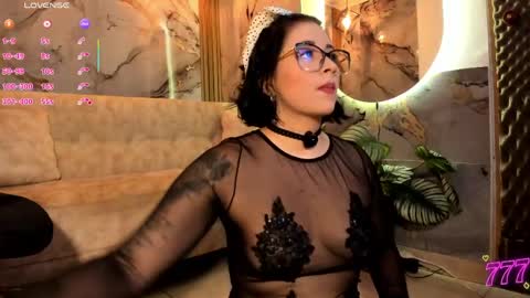 Snapshot of victoria__coopeer chatting on 05.17.26 Victoria Coopeer online show from 05.17.26