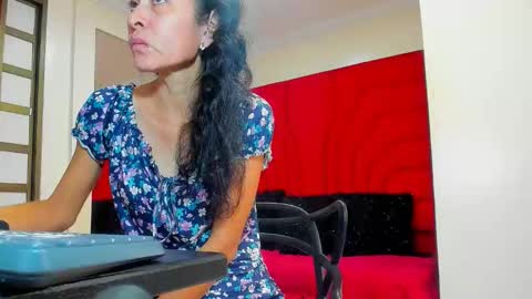 Snapshot of victoria__grey_ chatting on 05.14.26 Victoria grey online show from 05.14.26