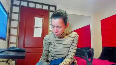 Snapshot of victoria__grey_ chatting on 05.21.26 Victoria grey online show from 05.21.26