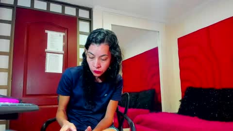 Snapshot of victoria__grey_ chatting on 05.26.26 Victoria grey online show from 05.26.26