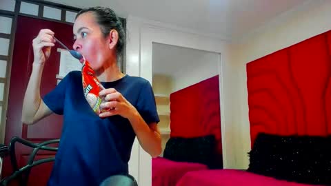 Snapshot of victoria__grey_ chatting on 05.29.26 Victoria grey online show from 05.29.26