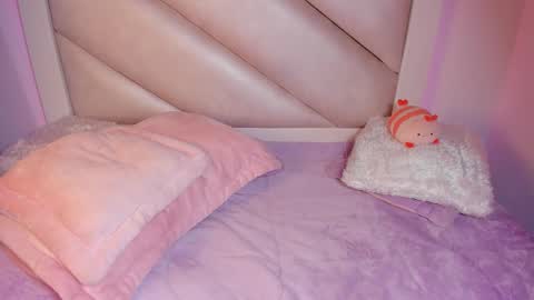 Snapshot of victoria__js_ chatting on 11.08.25 Victoria online show from 11.08.25